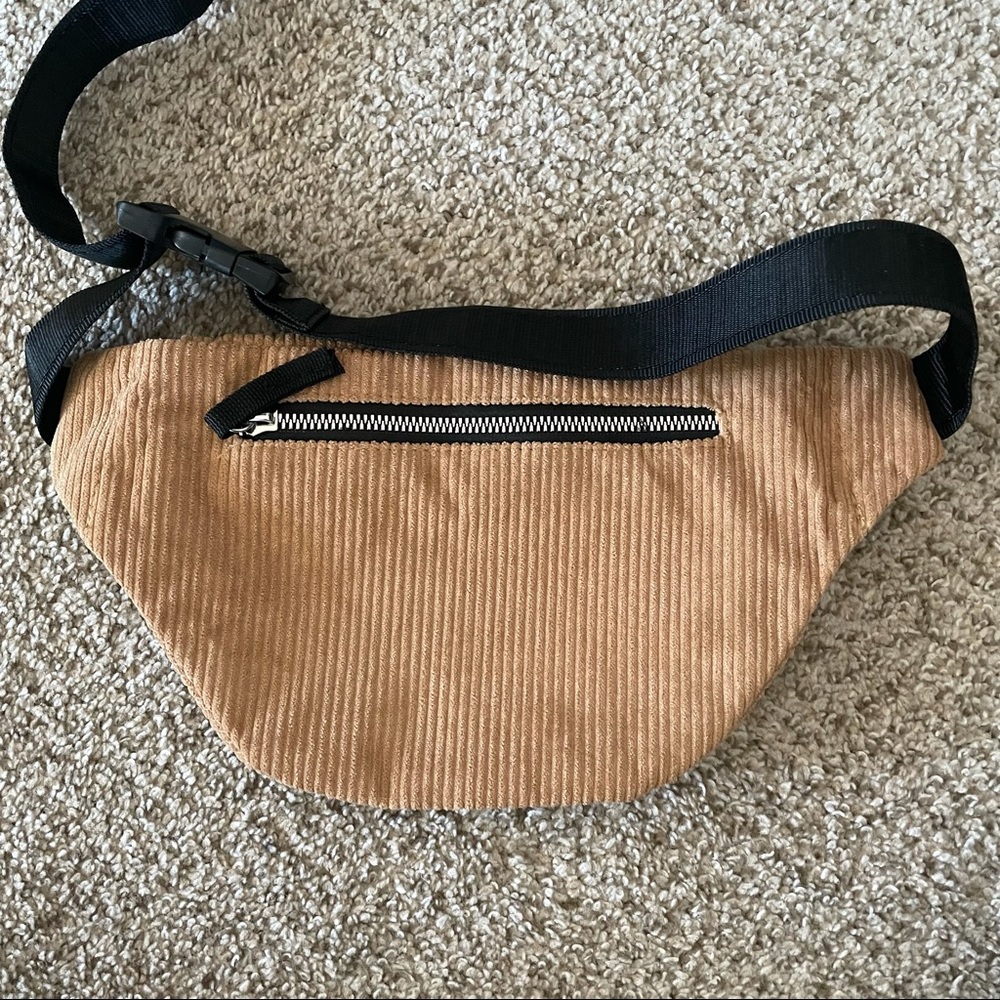 Hip Pouch - Picture 2 of 5